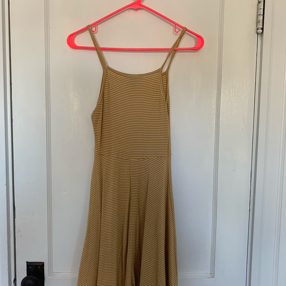 yellow dress - Picture 2 of 3